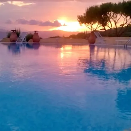 Ξενοδοχείο με διαμερίσματα Le Grazie Est 3*